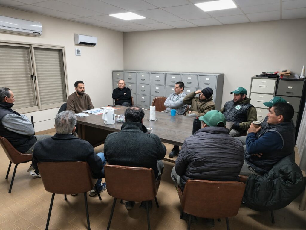 La jornada estuvo a cargo del Técnico Superior en Seguridad e Higiene Jorge Ale Mateo y permitió reforzar conocimientos sobre prevención de riesgos, uso de elementos de protección personal y derechos y obligaciones de trabajadores y empleadores.